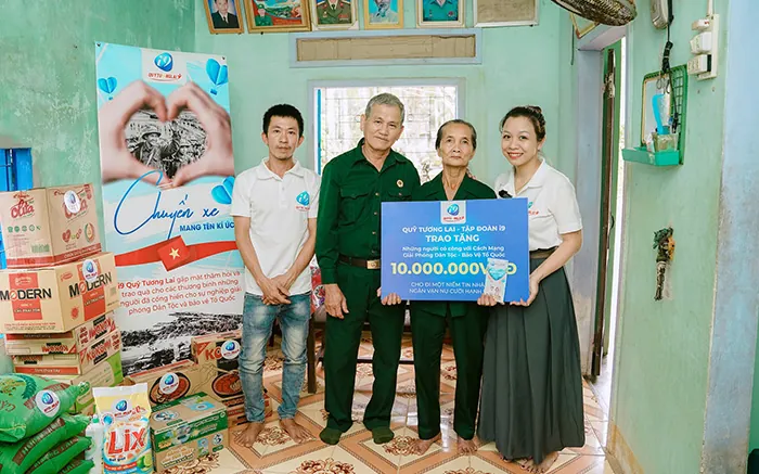 Hình ảnh trừu tượng biểu thị sự bảo mật và các quy tắc của nền tảng cá cược U888VIP, với màu sắc vàng và đỏ sẫm.